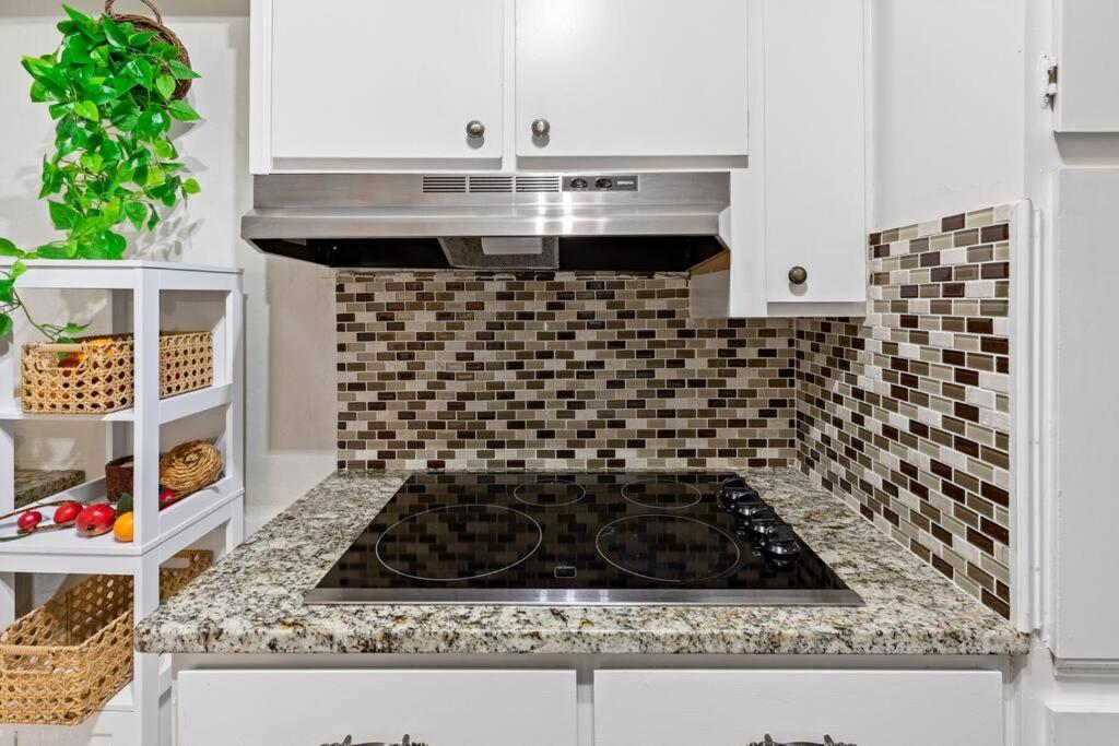Cozy Buckhead Suite - Great Area, Free Easy Parking, Near Shops And Restaurants Атланта Екстериор снимка