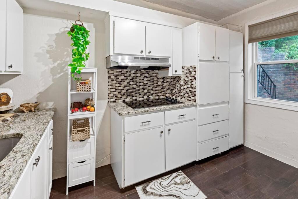 Cozy Buckhead Suite - Great Area, Free Easy Parking, Near Shops And Restaurants Атланта Екстериор снимка
